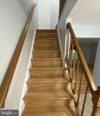 14447 FOUR CHIMNEY DR, Centreville, VA 20120