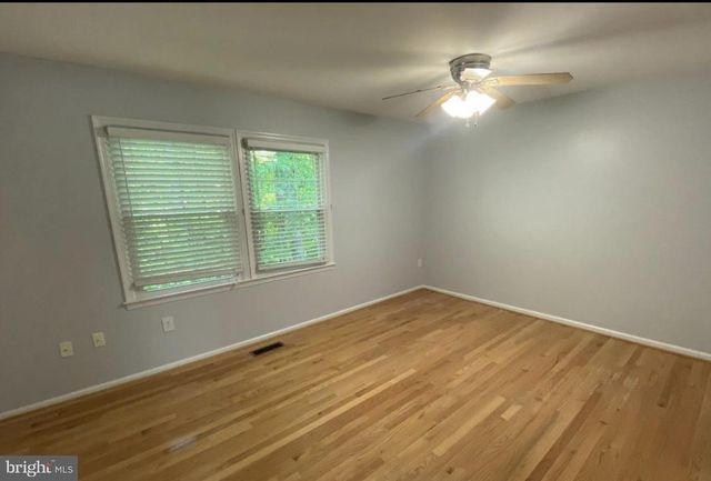 14447 FOUR CHIMNEY DR, Centreville, VA 20120
