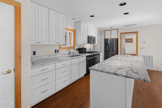 1231 Vardy Blackwater, Sneedville, TN 37869
