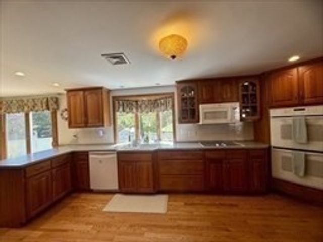 51 Wildwood Ln, Waltham, MA 02451