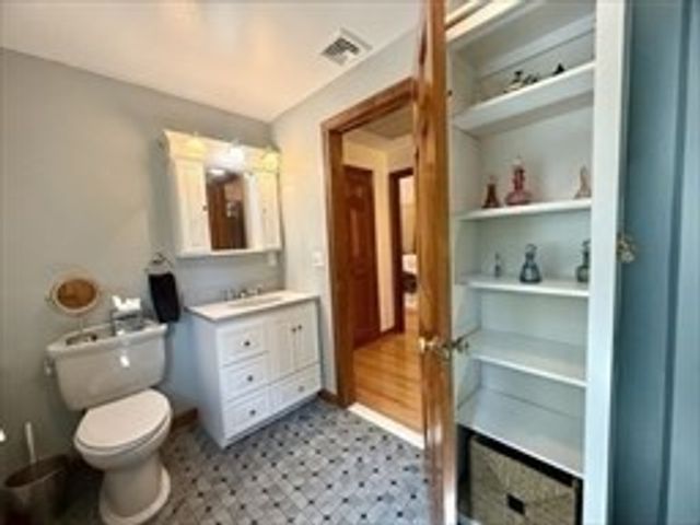 51 Wildwood Ln, Waltham, MA 02451