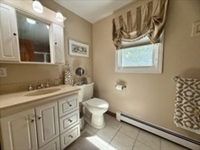 51 Wildwood Ln, Waltham, MA 02451