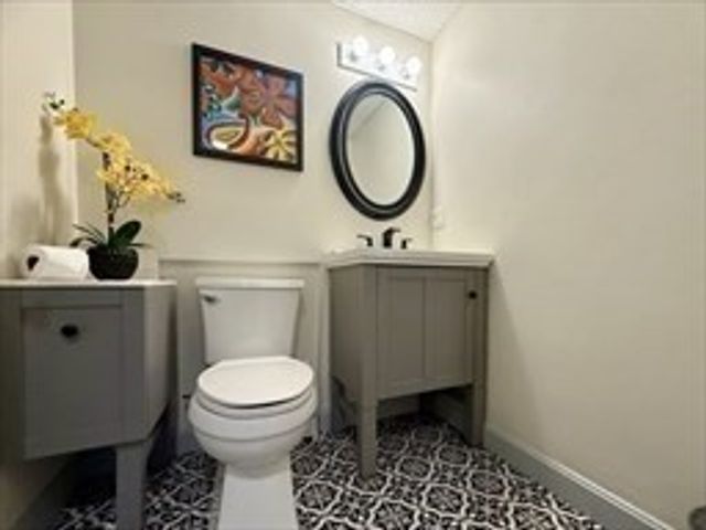 51 Wildwood Ln, Waltham, MA 02451