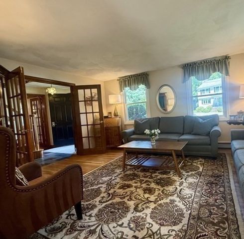 51 Wildwood Ln, Waltham, MA 02451