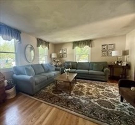 51 Wildwood Ln, Waltham, MA 02451