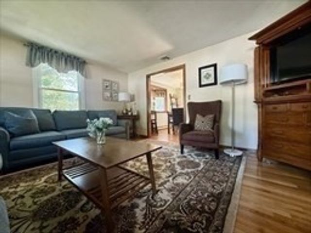 51 Wildwood Ln, Waltham, MA 02451