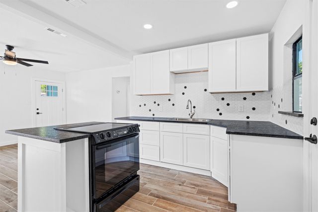 902 Skylark Drive, Arlington, TX 76010