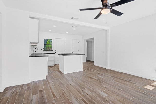 902 Skylark Drive, Arlington, TX 76010