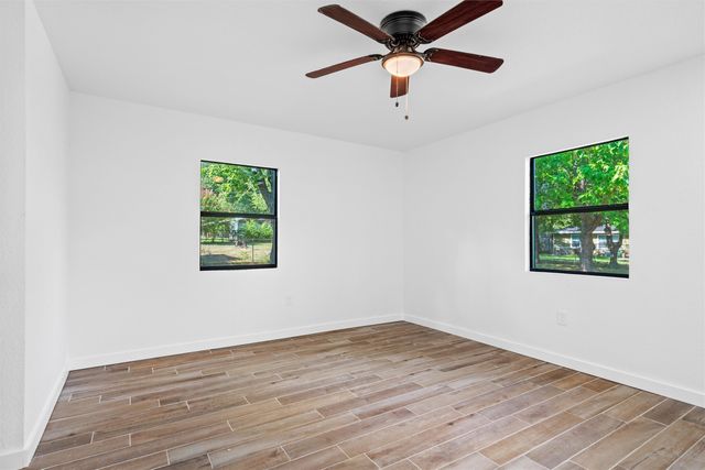 902 Skylark Drive, Arlington, TX 76010