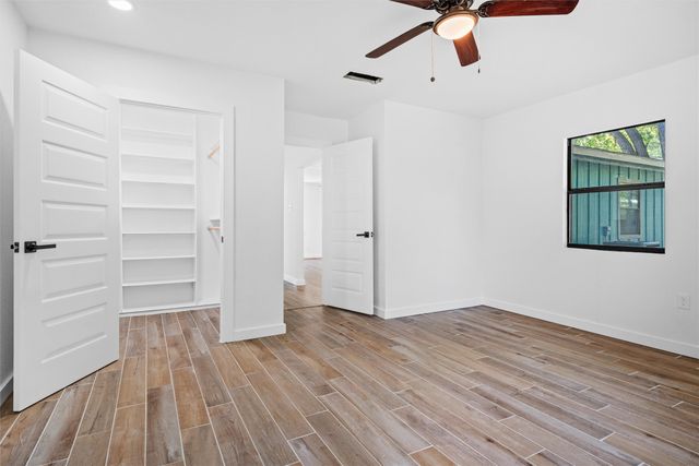 902 Skylark Drive, Arlington, TX 76010