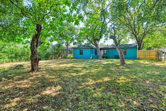 902 Skylark Drive, Arlington, TX 76010