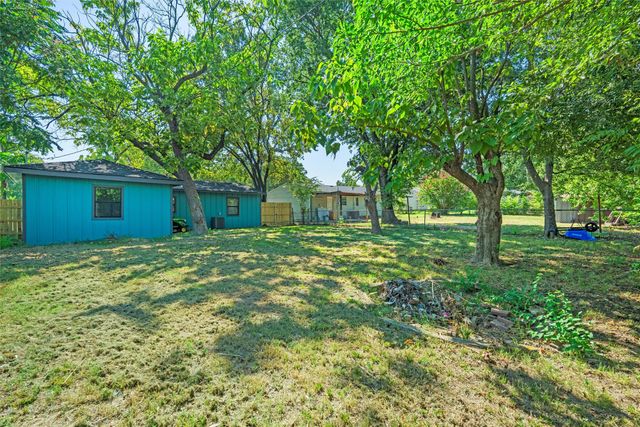 902 Skylark Drive, Arlington, TX 76010