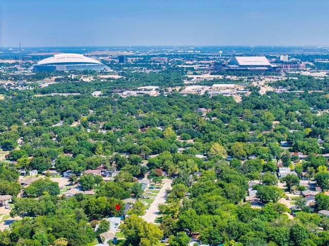 902 Skylark Drive, Arlington, TX 76010
