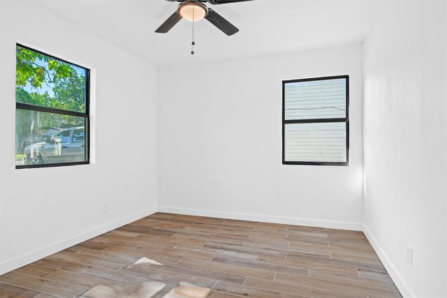 902 Skylark Drive, Arlington, TX 76010