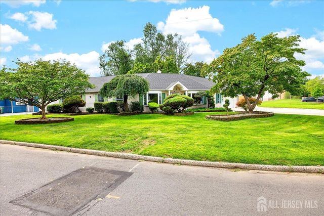 6 Idlewild Road, Edison, NJ 08817