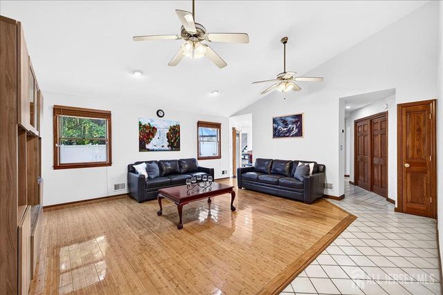 6 Idlewild Road, Edison, NJ 08817