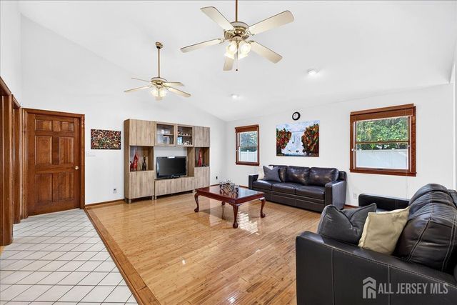 6 Idlewild Road, Edison, NJ 08817