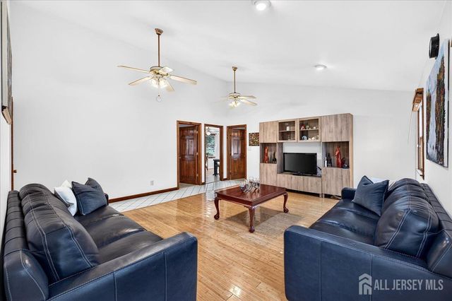 6 Idlewild Road, Edison, NJ 08817