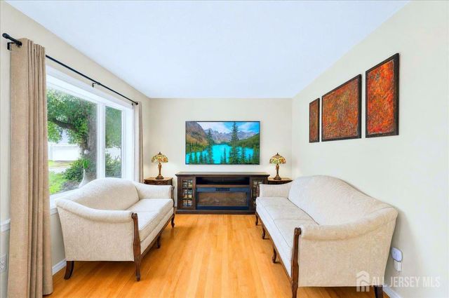 6 Idlewild Road, Edison, NJ 08817