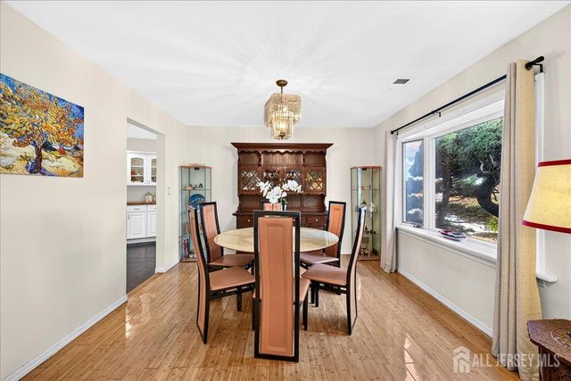 6 Idlewild Road, Edison, NJ 08817