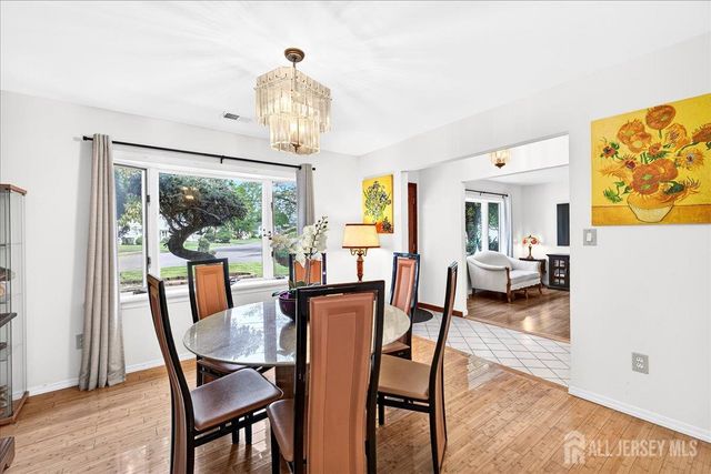 6 Idlewild Road, Edison, NJ 08817