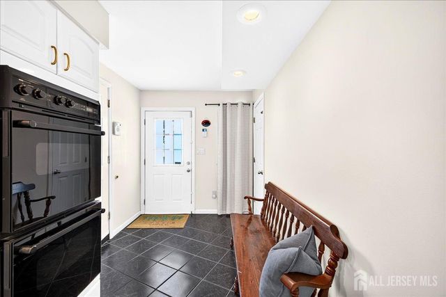 6 Idlewild Road, Edison, NJ 08817