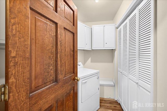 6 Idlewild Road, Edison, NJ 08817