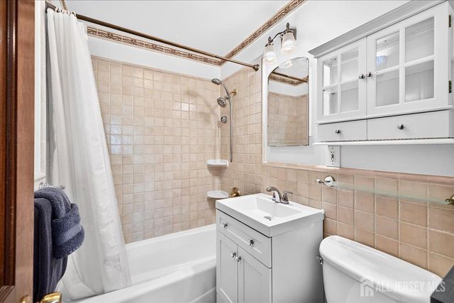 6 Idlewild Road, Edison, NJ 08817
