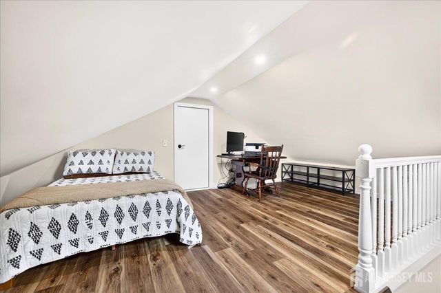 6 Idlewild Road, Edison, NJ 08817