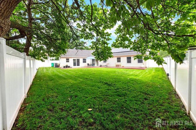 6 Idlewild Road, Edison, NJ 08817
