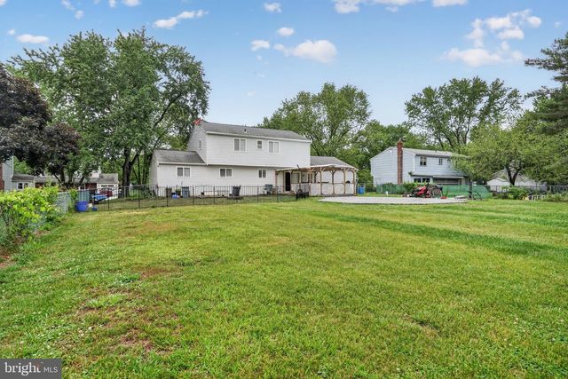 100 COACHMAN DR, Bordentown, NJ 08505