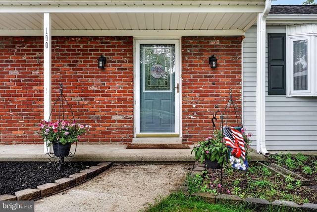 100 COACHMAN DR, Bordentown, NJ 08505