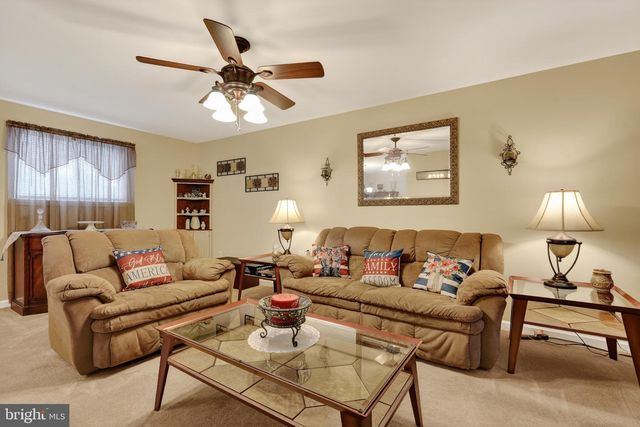 100 COACHMAN DR, Bordentown, NJ 08505