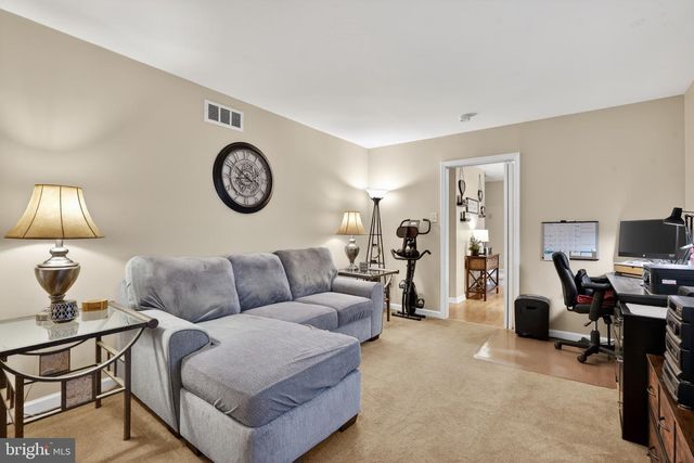 100 COACHMAN DR, Bordentown, NJ 08505