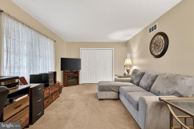 100 COACHMAN DR, Bordentown, NJ 08505