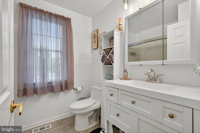 100 COACHMAN DR, Bordentown, NJ 08505