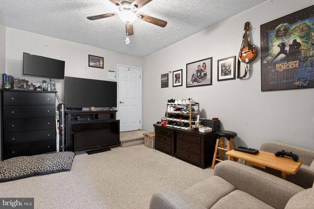 100 COACHMAN DR, Bordentown, NJ 08505