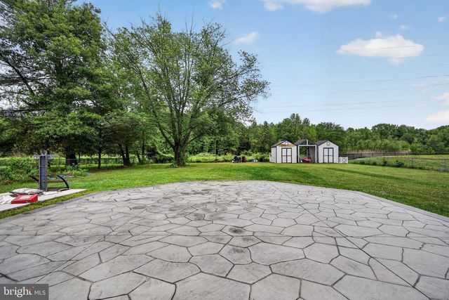 100 COACHMAN DR, Bordentown, NJ 08505