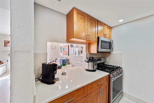 1305 W 53rd St 429, Hialeah, FL 33012