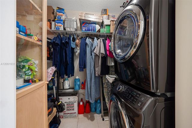 1305 W 53rd St 429, Hialeah, FL 33012