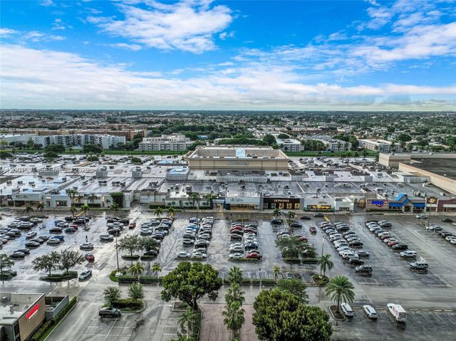 1305 W 53rd St 429, Hialeah, FL 33012