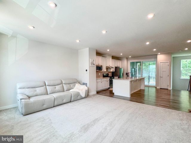 812 CANARY ISLAND CT, Newark, DE 19702