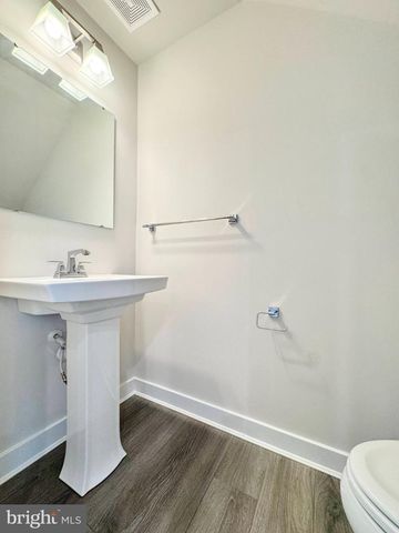 812 CANARY ISLAND CT, Newark, DE 19702