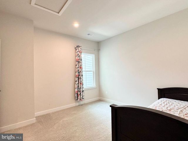 812 CANARY ISLAND CT, Newark, DE 19702