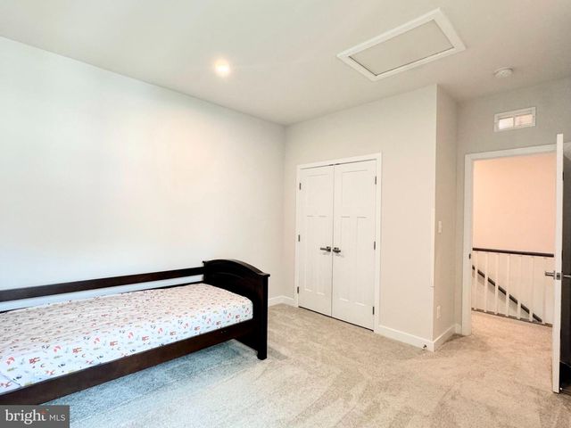 812 CANARY ISLAND CT, Newark, DE 19702