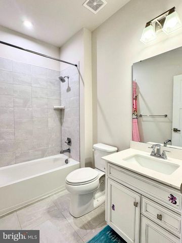 812 CANARY ISLAND CT, Newark, DE 19702
