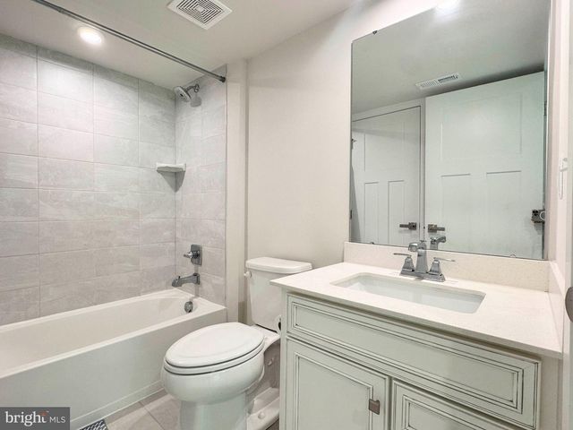 812 CANARY ISLAND CT, Newark, DE 19702