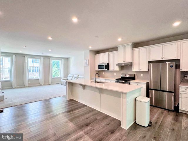 812 CANARY ISLAND CT, Newark, DE 19702