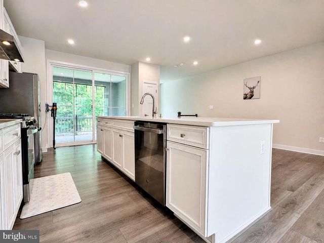 812 CANARY ISLAND CT, Newark, DE 19702