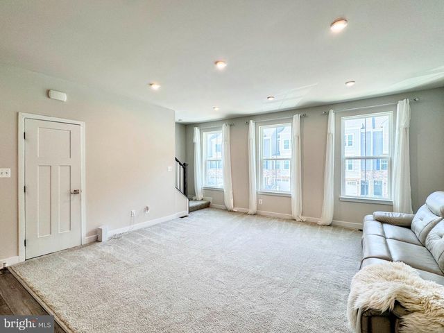 812 CANARY ISLAND CT, Newark, DE 19702